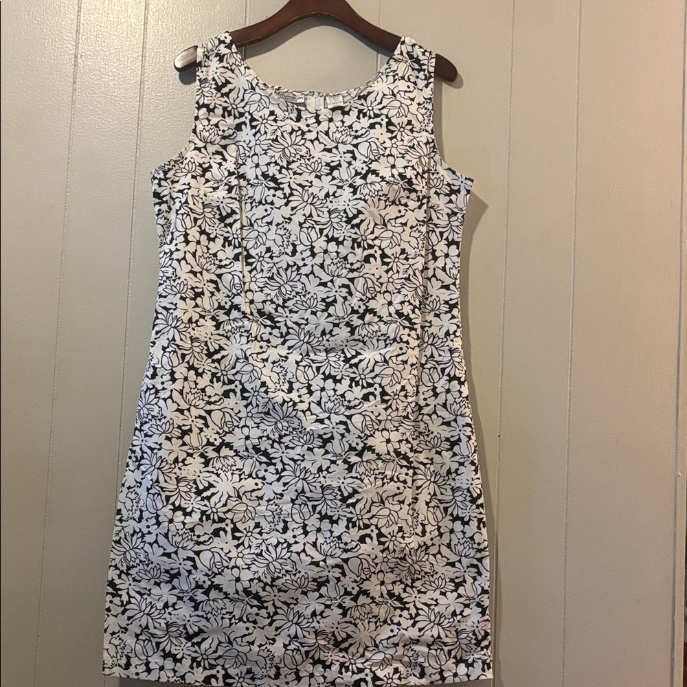 Floral Black and White Sleeveless Stretch Shift Dress by Millenium size L